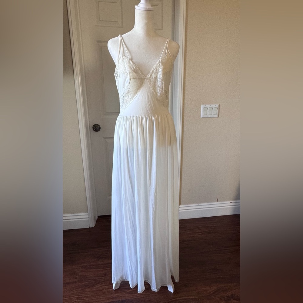 1950S SCHIAPARELLI IVORY NIGHTGOWN size small